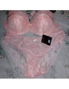 Soutien-gorge et slip rose